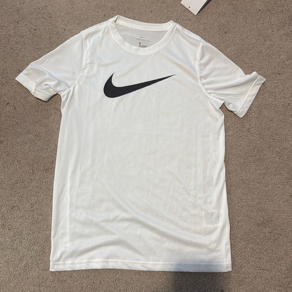 NWT Nike boys dri fit T-shirt size L